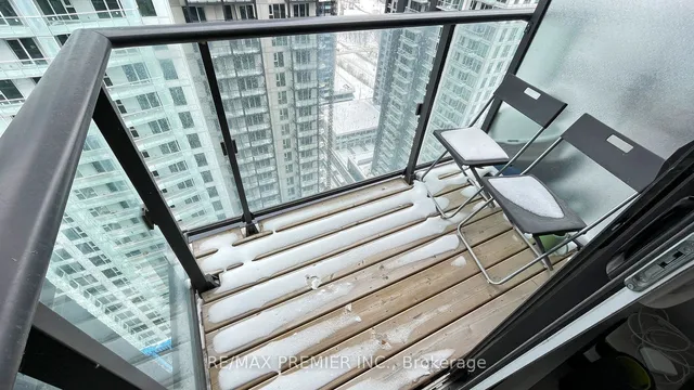 Additional image 28 of 19 Western Battery Rd Unit 3203