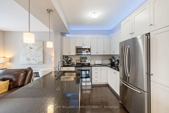 Additional image 8 of 215 Dundas St Unit 31