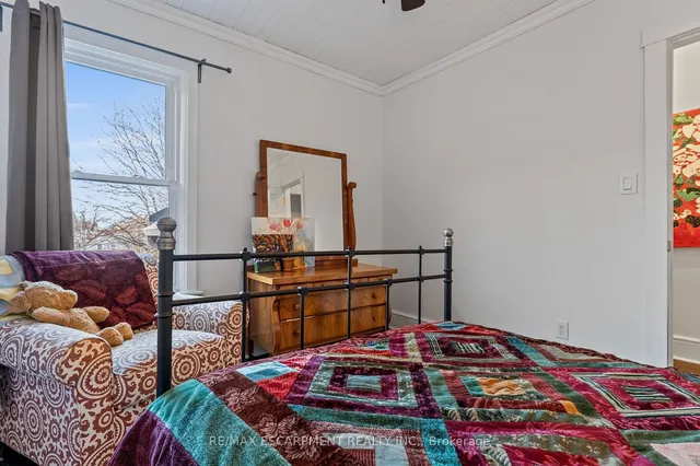 Additional image 28 of 54 Emerald St