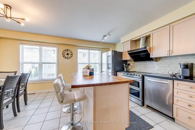 Additional image 9 of 5980 Whitehorn Ave Unit 161