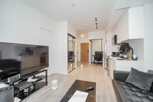 Additional image 17 of 2369 Danforth Ave Unit 711