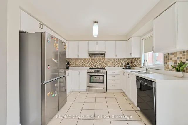 Additional image 12 of 82 Crown Victoria Dr