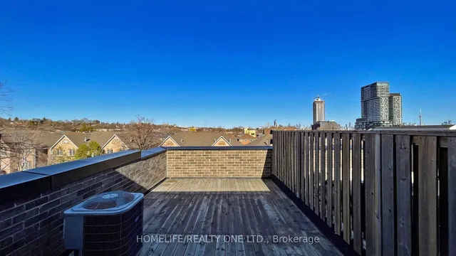Additional image 38 of 1072 Lansdowne Ave
