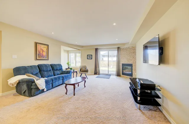 Additional image 29 of 988 Zeller Cres