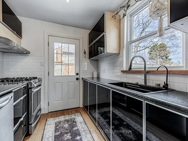 Additional image 10 of 1584 Dundas St
