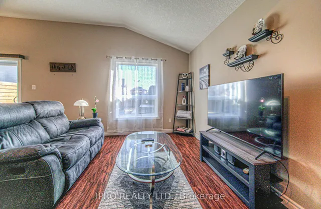 Additional image 13 of 366 Steepleridge St