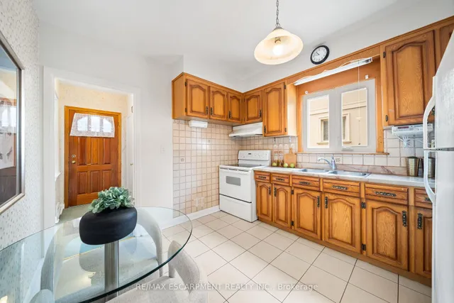 Additional image 19 of 3908 Bloor St