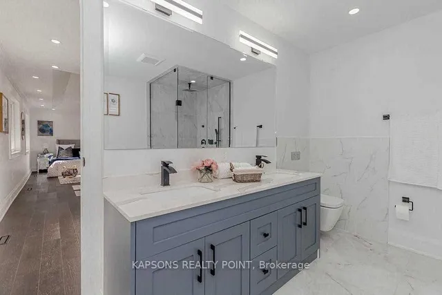 Additional image 26 of 137 Mcmurchy Ave