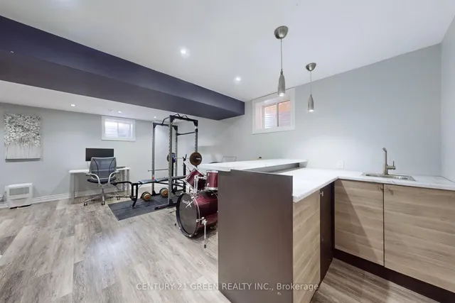 Additional image 36 of 125 Vanhorne Clse