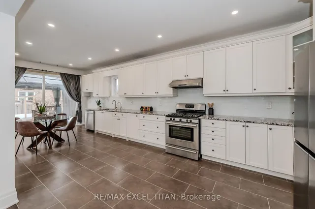 Additional image 10 of 498 Thomas Slee Dr