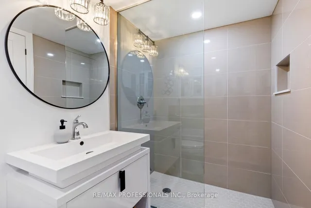 Additional image 22 of 410 Queens Quay Unit 517