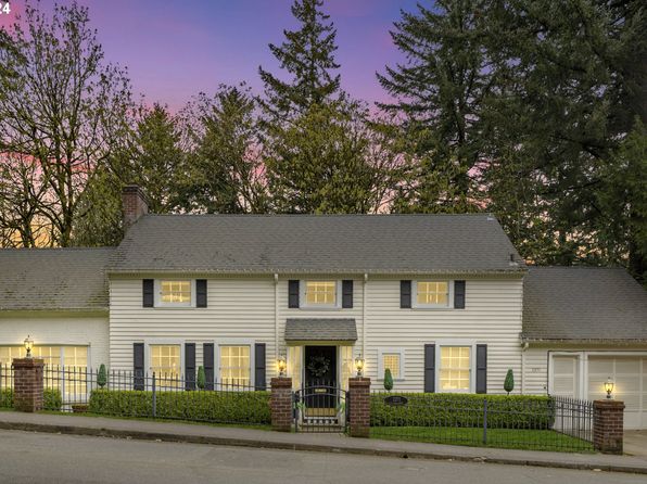 2271 SW Montgomery Dr, Portland, OR 97201