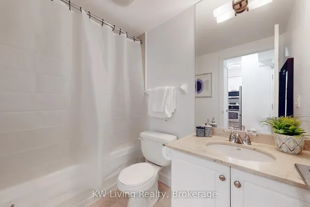 Additional image 11 of 438 King St Unit 703