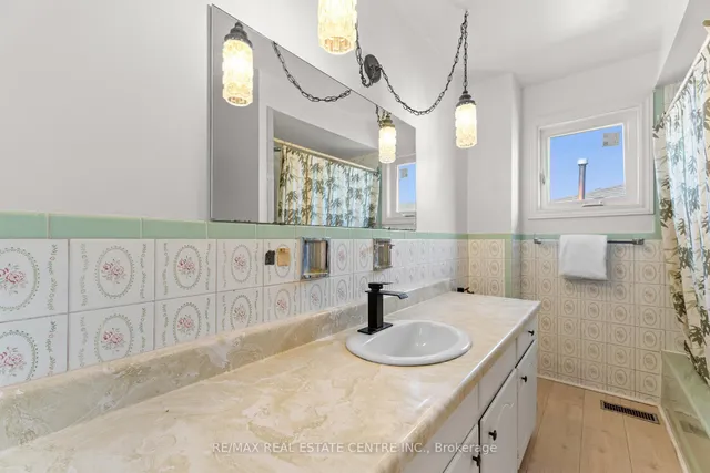 Additional image 29 of 34 Jayfield Rd