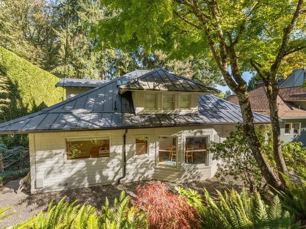 2626 SW Ravensview Dr, Portland, OR 97201