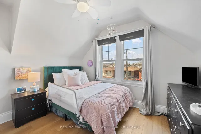 Additional image 22 of 124 Cameron Ave