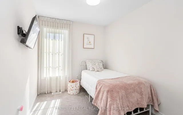 Additional image 33 of 24 Arcola St