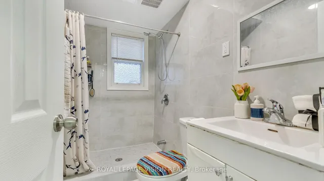 Primary image of 6 Dubarry Ave