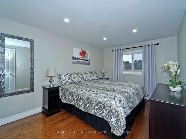 Additional image 18 of 22 Caronia Sq
