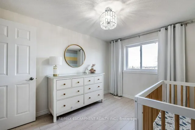 Additional image 40 of 27 Grayrocks Ave