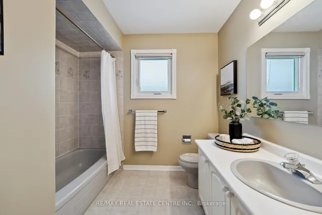 Additional image 40 of 56 Canarvan Crt