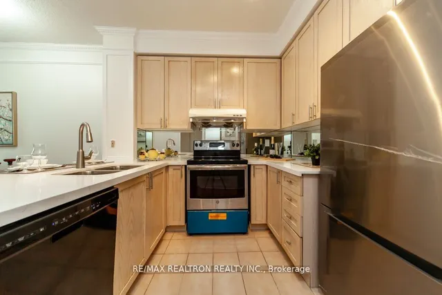 Additional image 19 of 555 Yonge St Unit #309