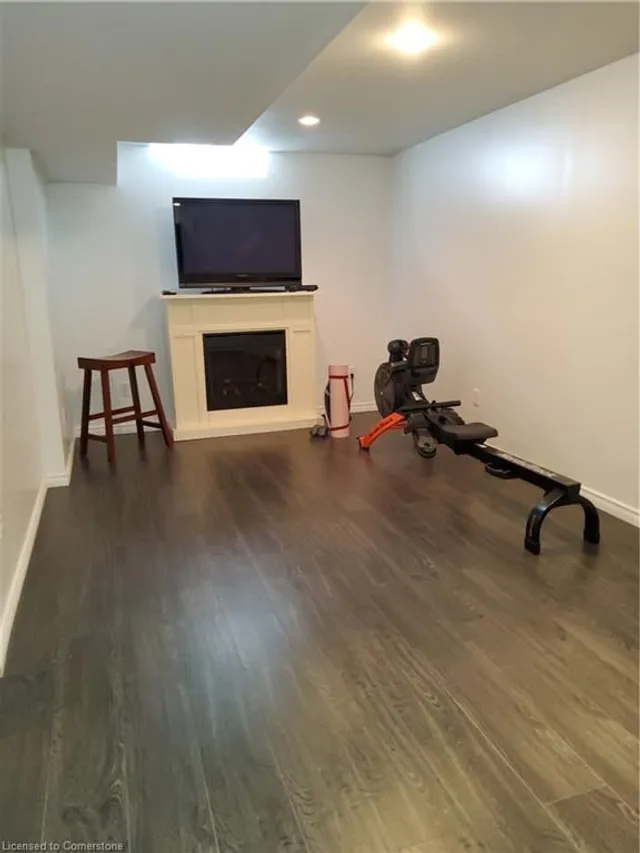 Additional image 25 of 18 Rideau Cres