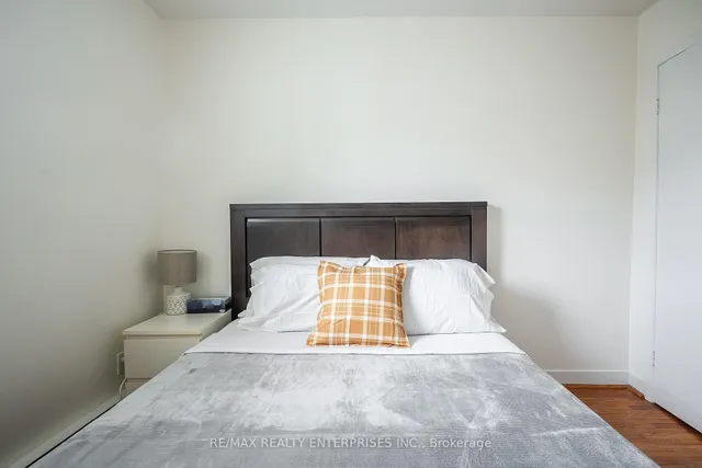 Additional image 19 of 109 Huron St