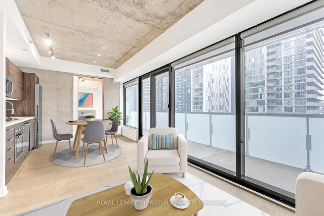 11 Charlotte St Unit 2201