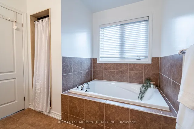 Additional image 18 of 1327 Ruddy Cres