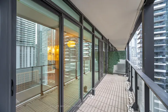 Additional image 26 of 125 Peter St Unit 1811