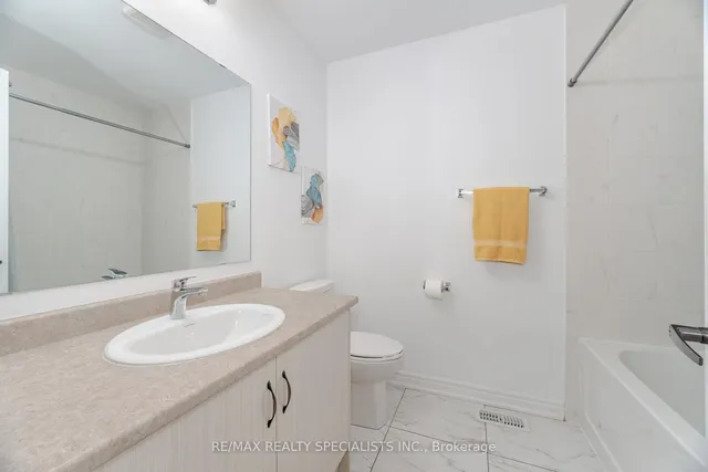 Additional image 32 of 12 Faye St