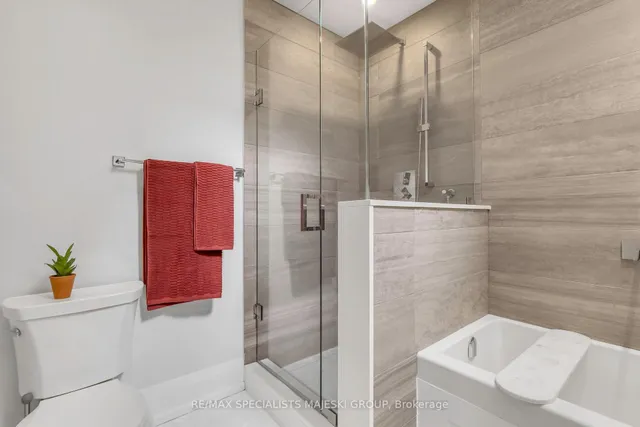 Additional image 27 of 212b Queens Ave