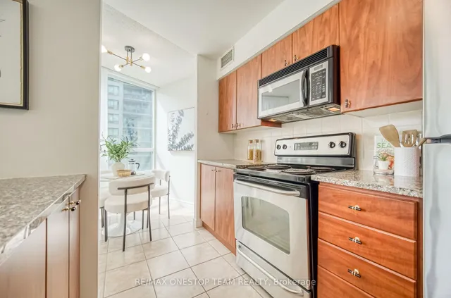 Additional image 12 of 30 Grand Trunk Cres Unit 1211