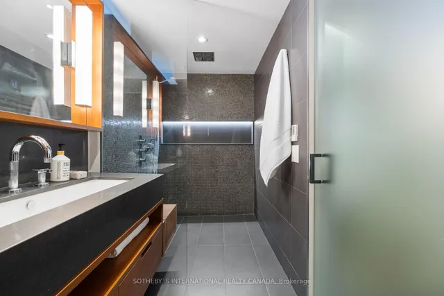 Additional image 35 of 444 Sumach St