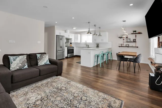 Additional image 13 of 52 Yorkdale Cres