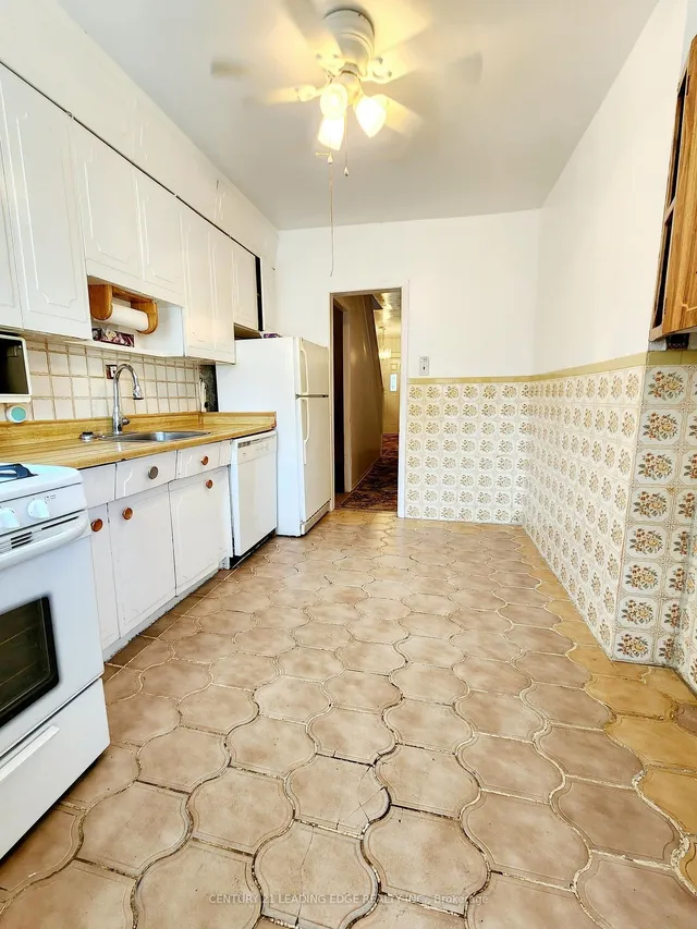 Additional image 40 of 635 Coxwell Ave