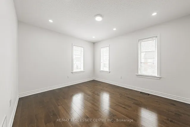 Additional image 32 of 107 Hazelton Ave