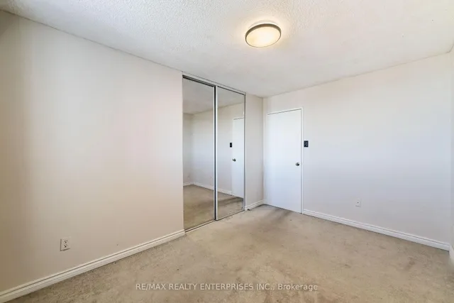 Additional image 26 of 975 WARWICK Crt Unit 1402