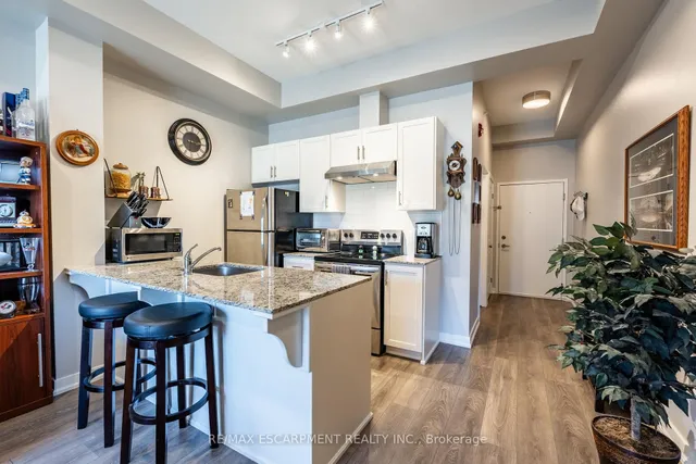 Additional image 13 of 4040 UPPER MIDDLE Rd Unit 102