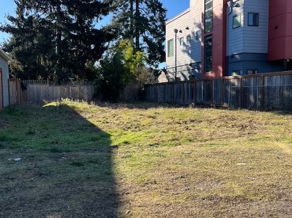 7580 NE Hassalo St, Portland, OR 97213