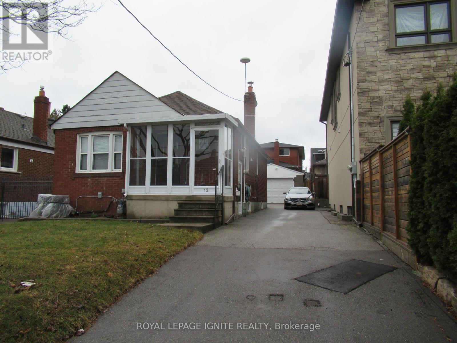 12 STEPHEN DRIVE|Toronto (Stonegate-Queensway), Ontario M8Y3M5