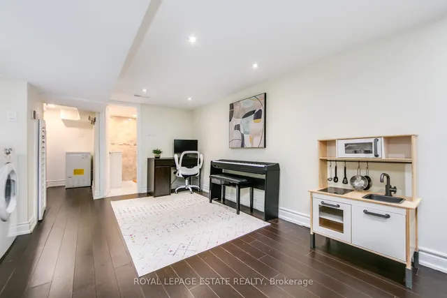 Additional image 24 of 102 Springdale Blvd