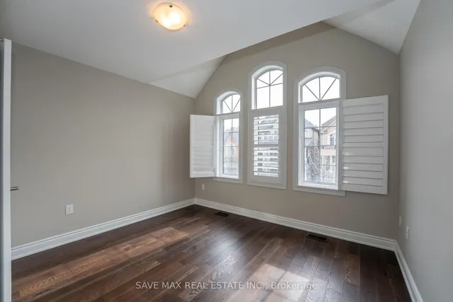 Additional image 28 of 36 Roulette Cres