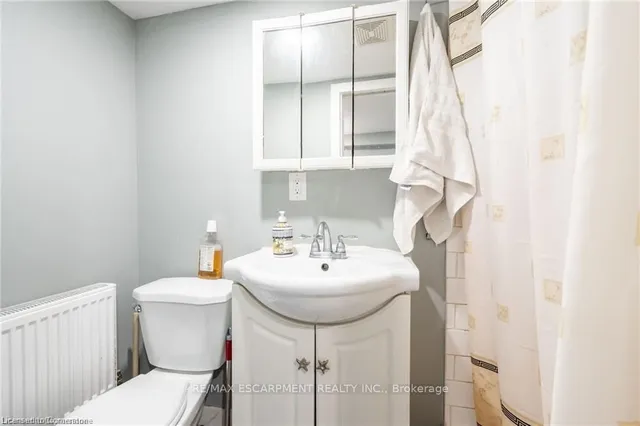 Additional image 35 of 166 Catharine St