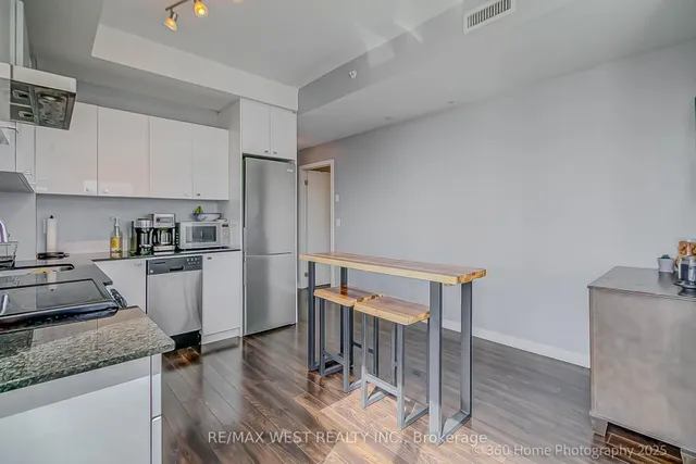 Additional image 8 of 51 East Liberty St Unit 1512