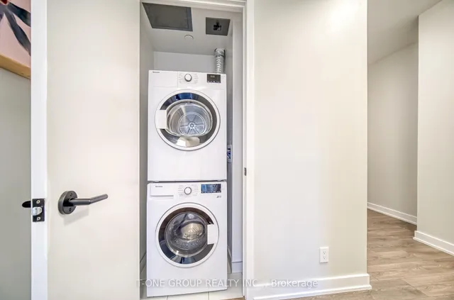 Additional image 20 of 108 Peter St Unit 1325