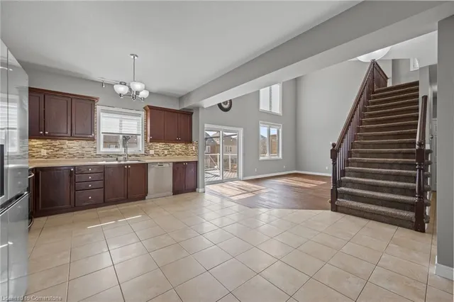 Additional image 8 of 561 Thomas Slee Dr