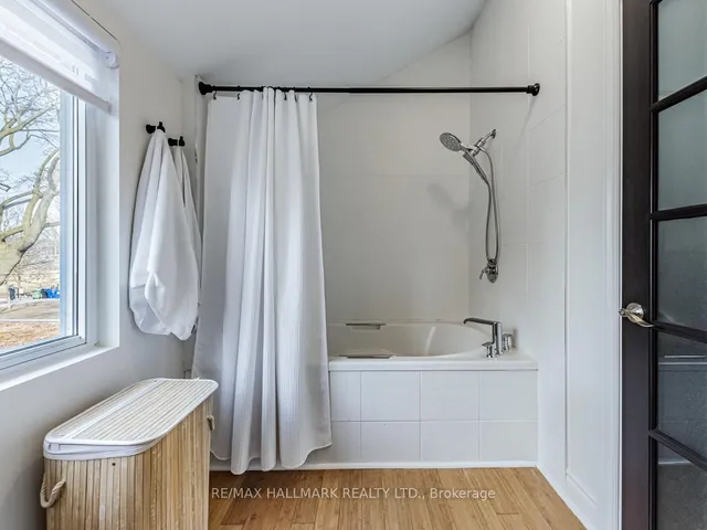 Additional image 19 of 1584 Dundas St