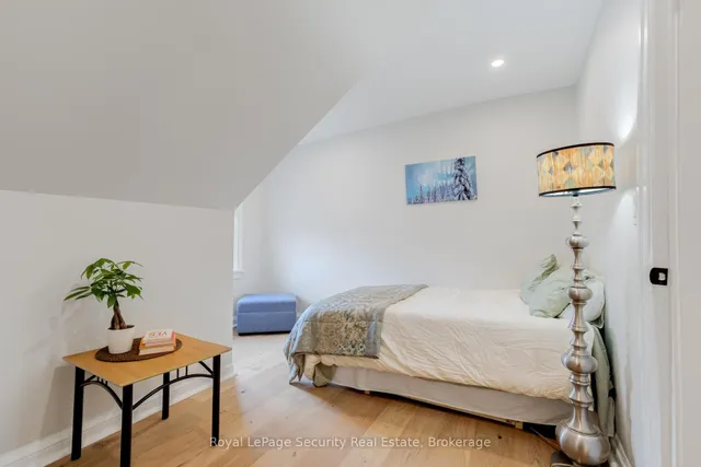 Additional image 50 of 204 Montrose Ave